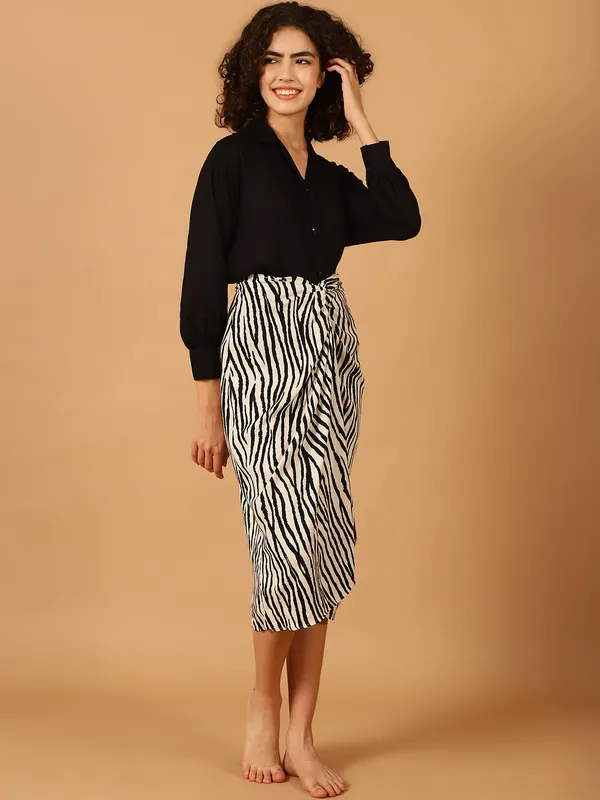 Black_Shirt_With_Zebra_Printed_Vacation_Wear_Set