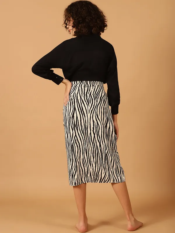 Black_Shirt_With_Zebra_Printed_Vacation_Wear_Set