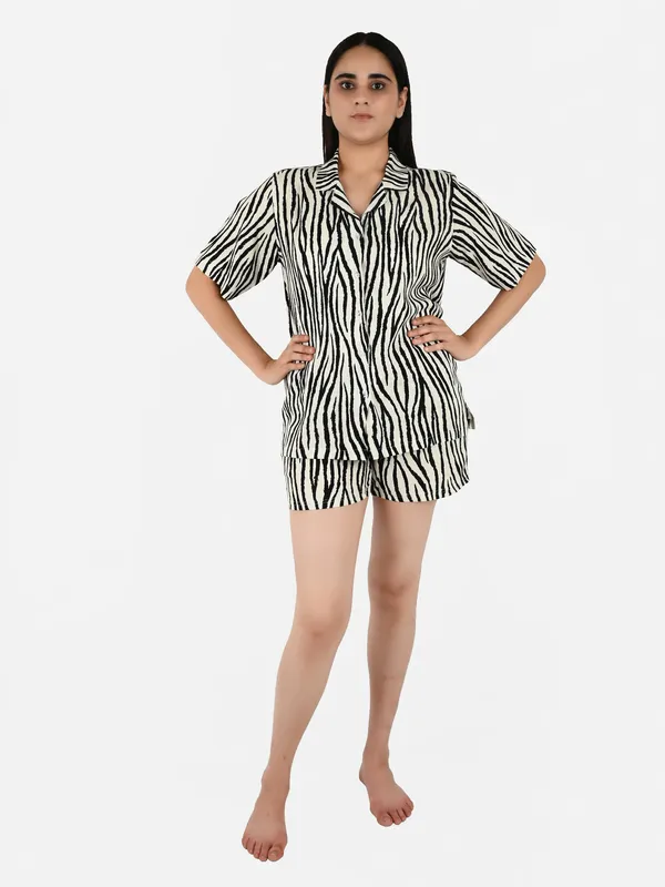 Black_Zebra_Printed_Loungewear_Set_for_Women