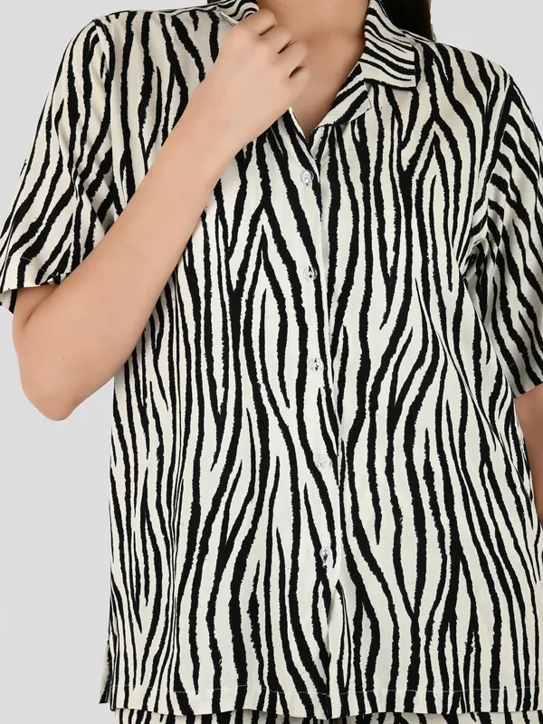 Black_Zebra_Printed_Loungewear_Set_for_Women