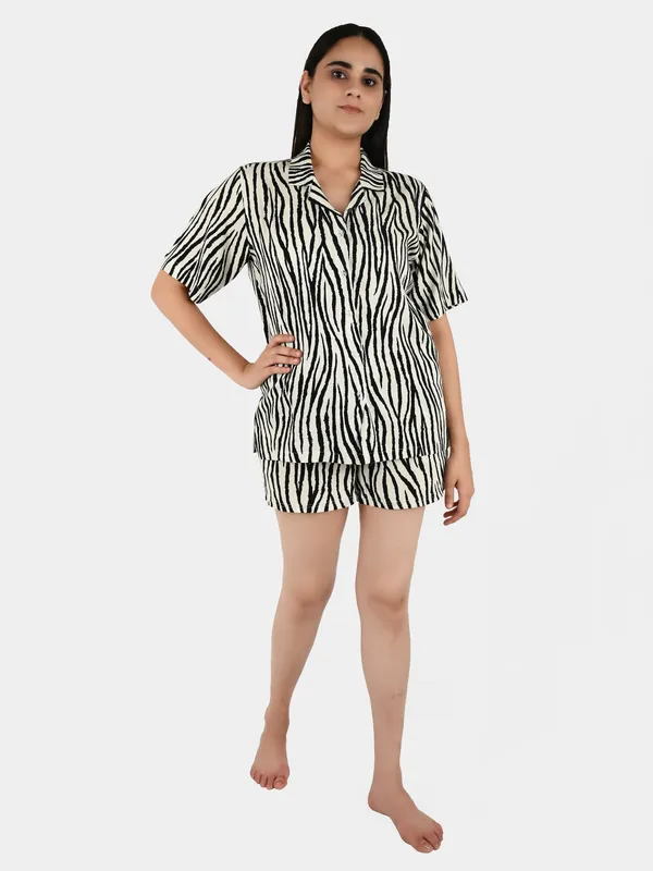 Black_Zebra_Printed_Loungewear_Set_for_Women