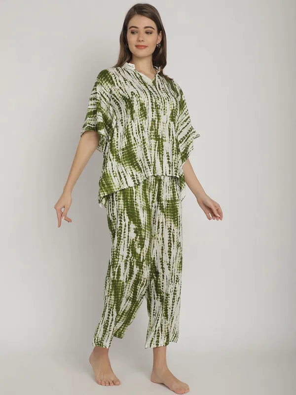 Green_Tie_&_Dye_Printed_Kaftan_Top_With_Pants_for_Women
