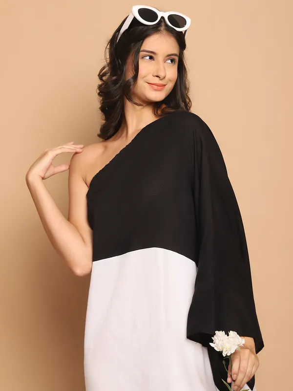 Black_&_White_One_Shoulder_Kaftan_for_Women