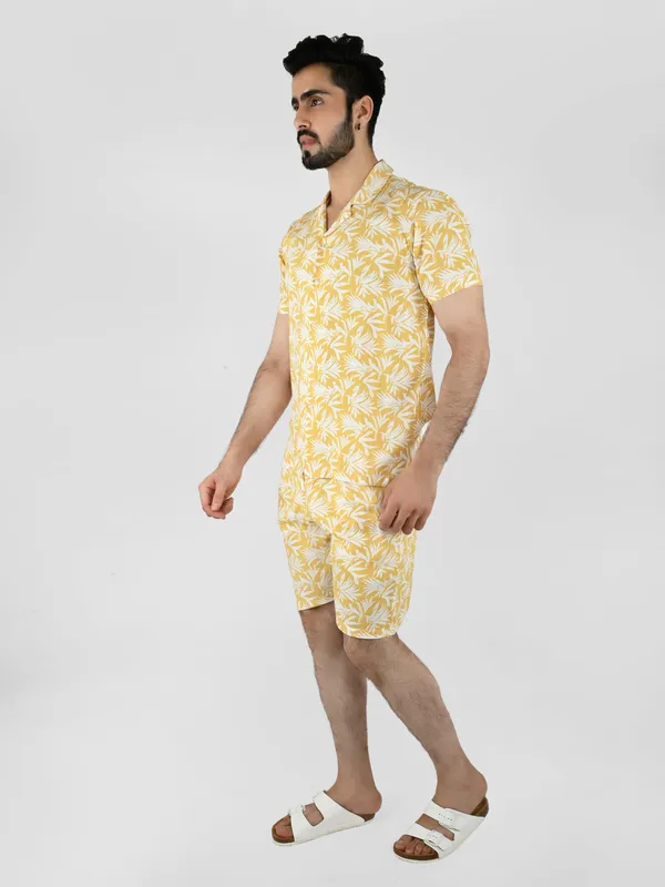 Yellow_Leaf_Printed_Shirt_With_Shorts_Co-Ords
