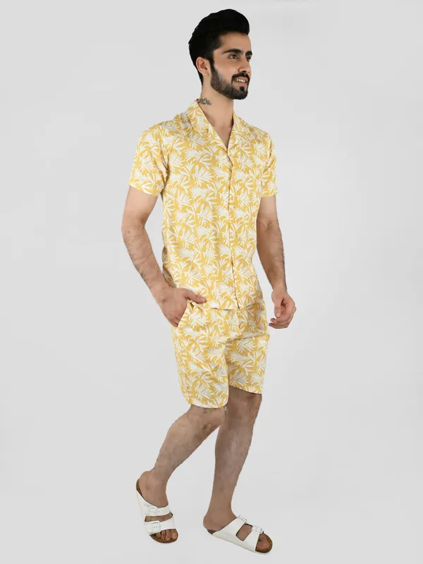 Yellow_Leaf_Printed_Shirt_With_Shorts_Co-Ords