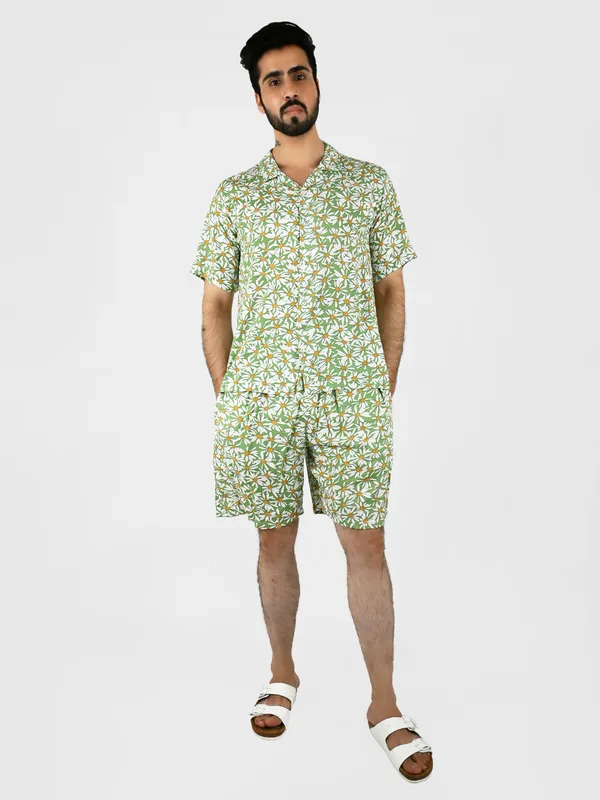 White_&_Geen_Daisy_Dee_Printed_Shirt_With_Shorts_Co-Ords