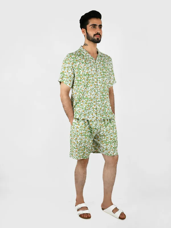 White_&_Geen_Daisy_Dee_Printed_Shirt_With_Shorts_Co-Ords