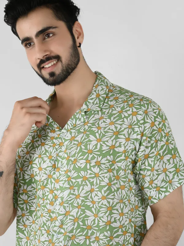 White_&_Geen_Daisy_Dee_Printed_Shirt_With_Shorts_Co-Ords