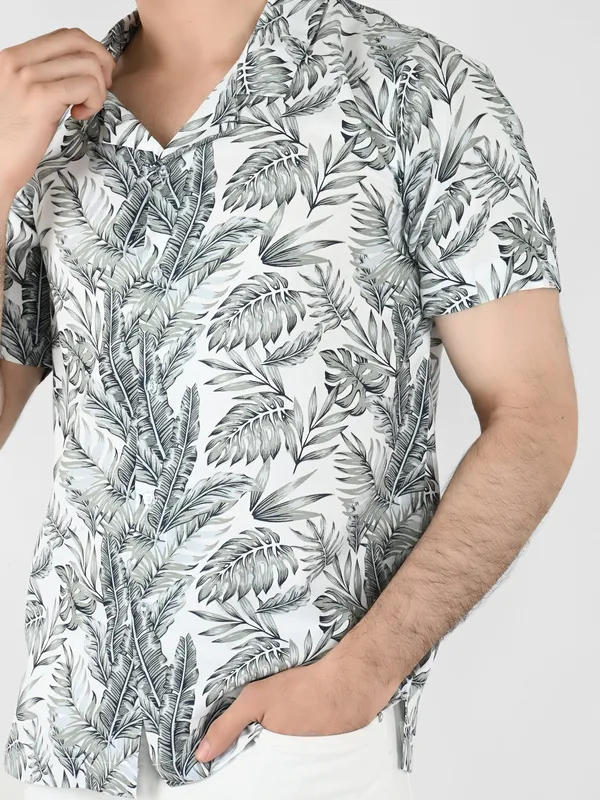 White_&_Grey_Tropical_Printed_Shirt_With_Shorts_Co-Ords