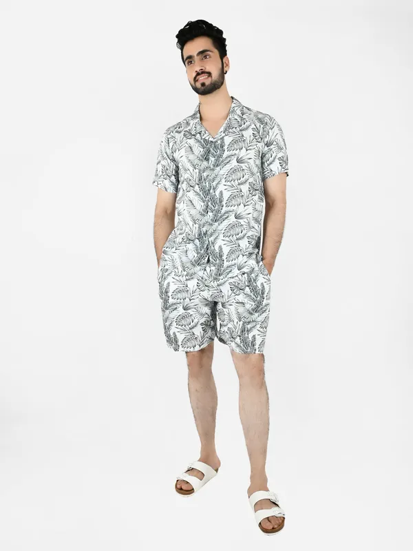 White_&_Grey_Tropical_Printed_Shirt_With_Shorts_Co-Ords