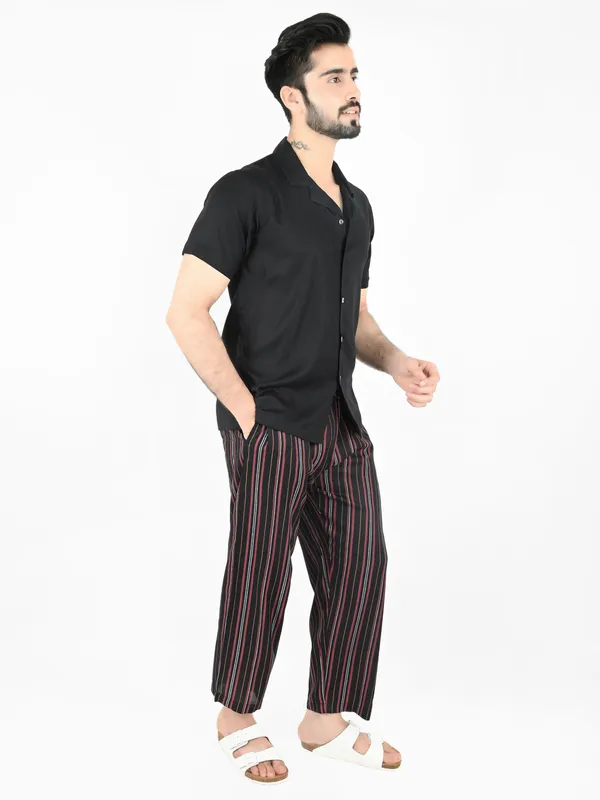 Black_Solid_&_Red_Vertical_Stripes_Printed_Co-Ord_Set_for_Men