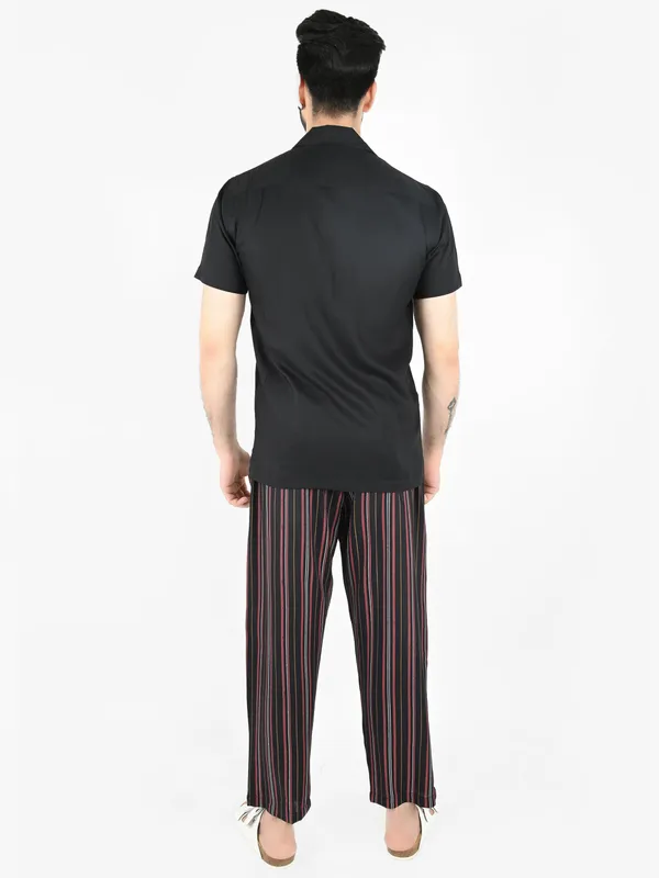 Black_Solid_&_Red_Vertical_Stripes_Printed_Co-Ord_Set_for_Men