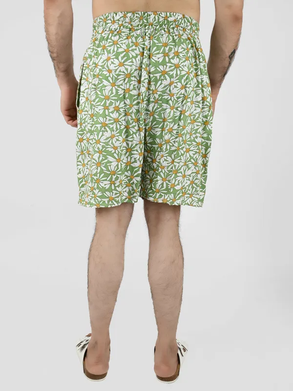 Men_White_&_Geen_Daisy_Dee_Printed_Mid-Rise_Cotton_Regular_Shorts