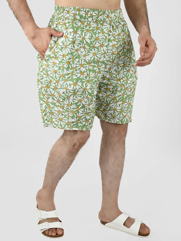 Men_White_&_Geen_Daisy_Dee_Printed_Mid-Rise_Cotton_Regular_Shorts