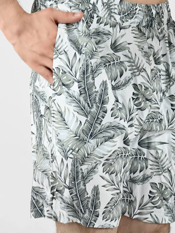 Men_White_&_Grey_Tropical_Printed_Mid-Rise_Cotton_Regular_Shorts