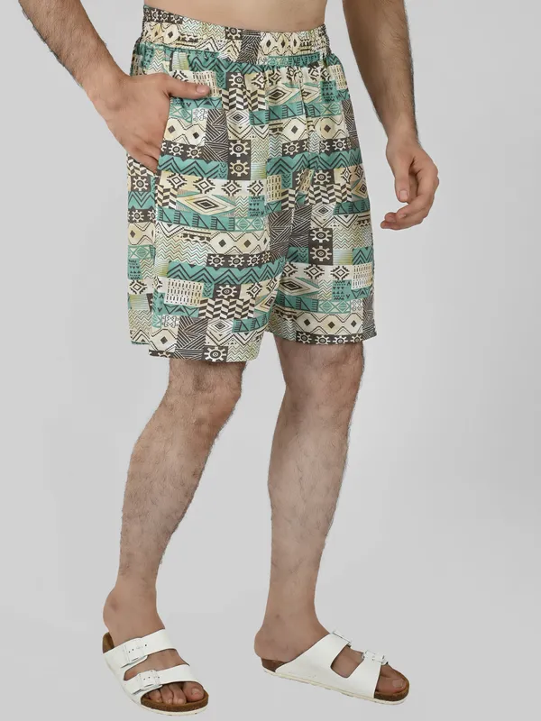 Green_&_White_Geometric_Printed_Shorts