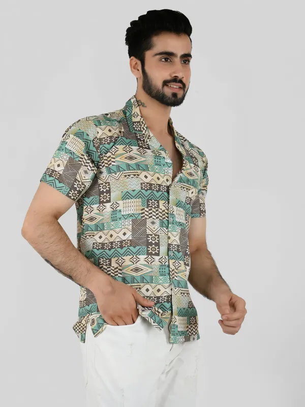 Green_&_White_Paisley_Printed_Regular_fit_Collared_Casual_Shirt_for_Men