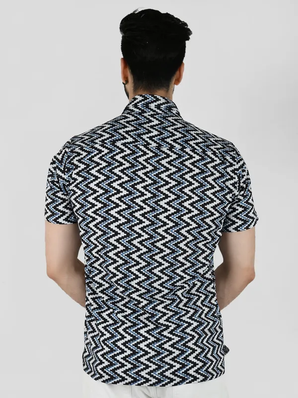 Blue_&_White_Zig-Zag_Printed_Regular_fit_Collared_Casual_Shirt_for_Men