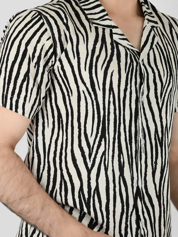 Men_Zebra_Printed_Casual_Shirt