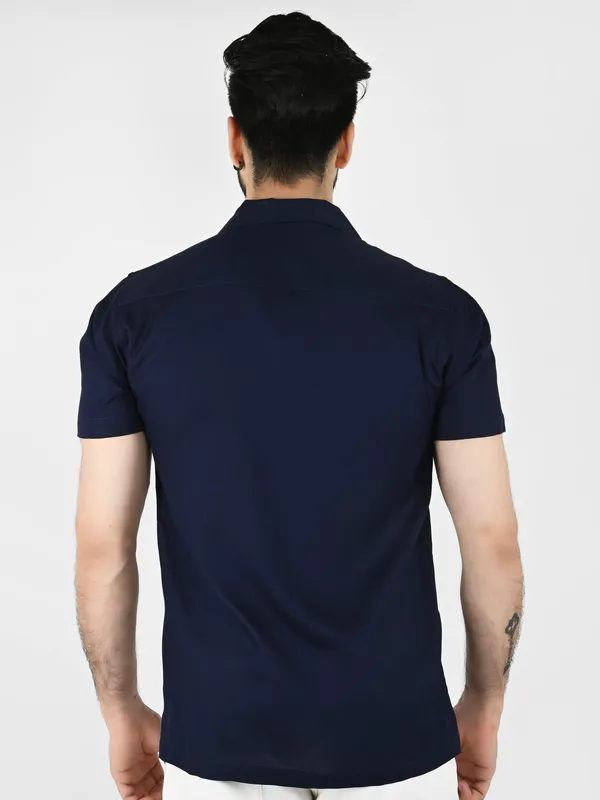 Navy_Solid_Printed_Regular_fit_Collared_Casual_Shirt_for_Men