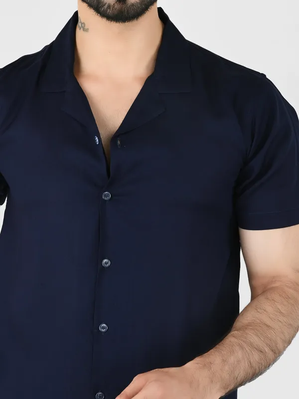 Navy_Solid_Printed_Regular_fit_Collared_Casual_Shirt_for_Men