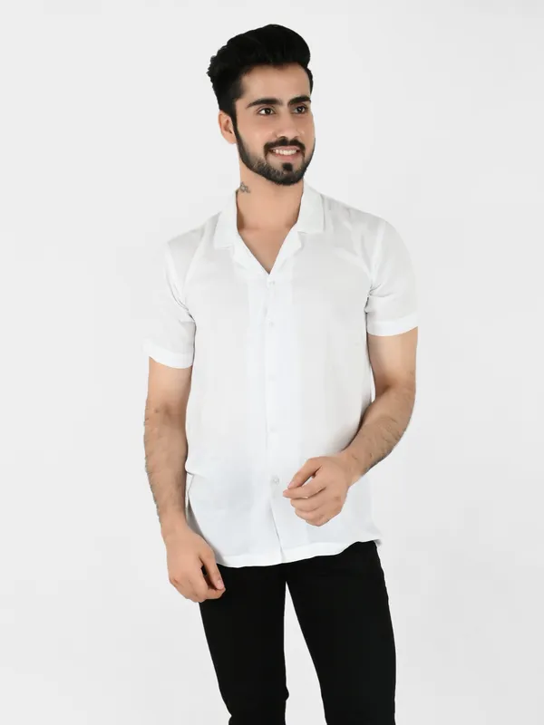 Men_White_Solid_Regular_fit_Collared_Casual_Shirt_for_Men