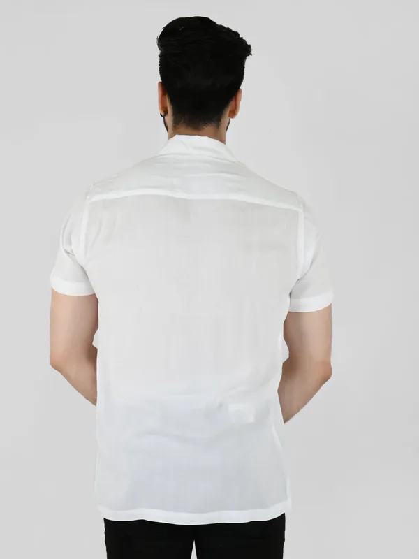 Men_White_Solid_Regular_fit_Collared_Casual_Shirt_for_Men