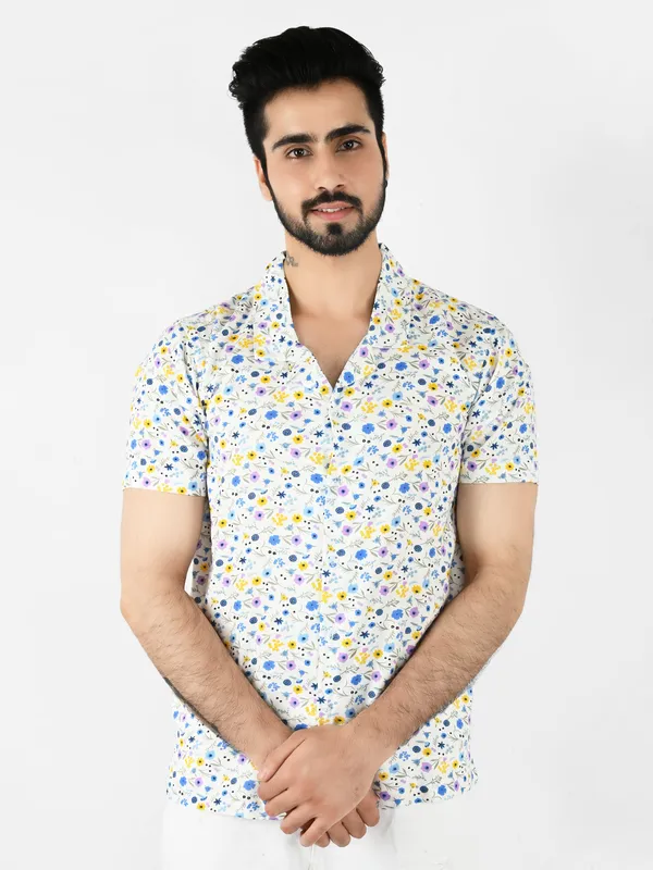 White_Floral_Printed_Regular_fit_Collared_Casual_Shirt_for_Men