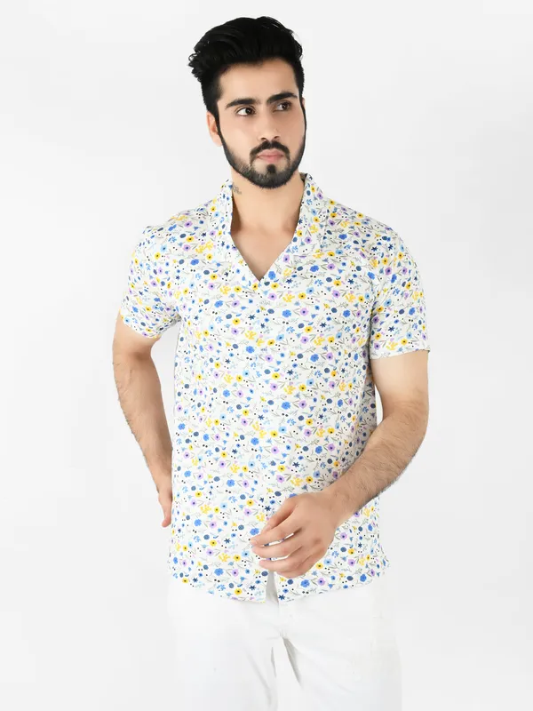 White_Floral_Printed_Regular_fit_Collared_Casual_Shirt_for_Men