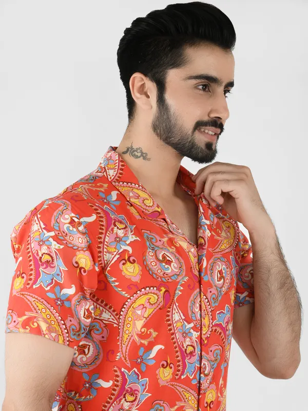 Red_Paisley_Printed_Printed_Regular_fit_Collared_Casual_Shirt_for_Men