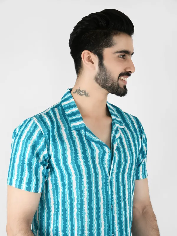 Blue_&_White_Stripes_Printed_Regular_fit_Collared_Casual_Shirt_for_Men