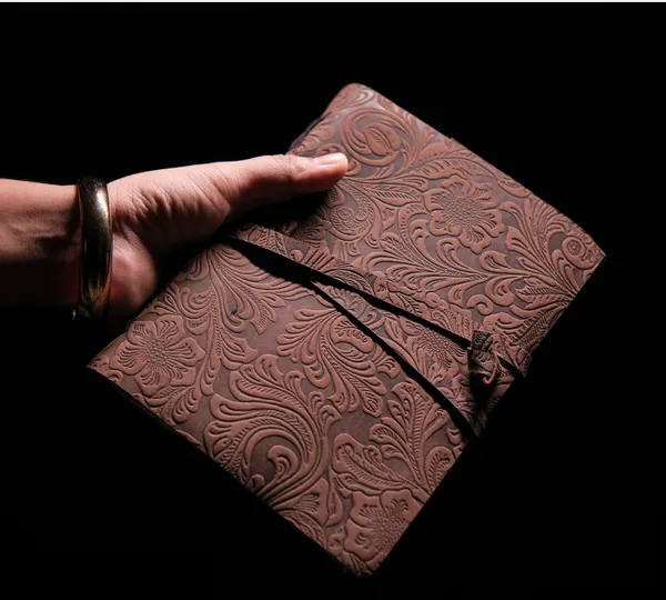 Florentine_Grace_–_Embossed_Leather_Journal