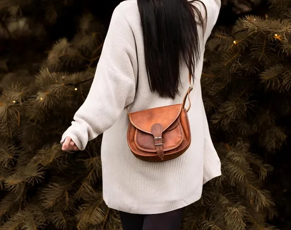 Brown_Leather_Litchi_Sling_Bag_For_Women