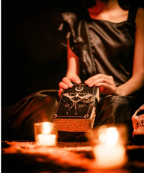 Lunar_Moth_–_Handcrafted_Leather_Journal