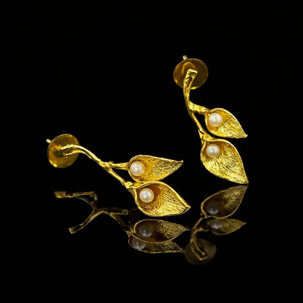 Gold_Traditional_Plated_Leaf_Motif_Pearl_Drop_Brass_Jewellery_Earrings_For_Women_And_Girl