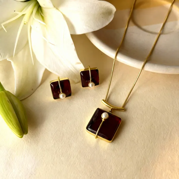 Gold_Vintage_Inspired_Brass_Jewelry_Set_Deep_Garnet_Red_Square_And_Matching_Stud_With_Pearl_Accents_Pendant_Set_For_Women_And_Girl