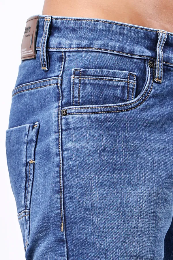 Blue_Comfort_Fit_Jeans_For_Men