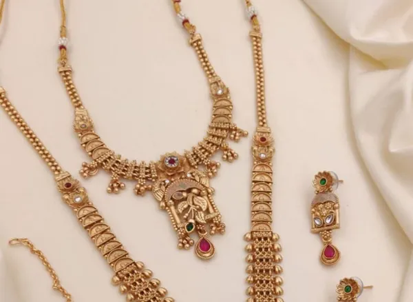 Gold_Plated_Necklace_For_Women_|_Premium_Designer_NecklaceSetCombo