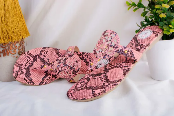 Cora_Pink