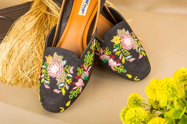 Flora_Black
