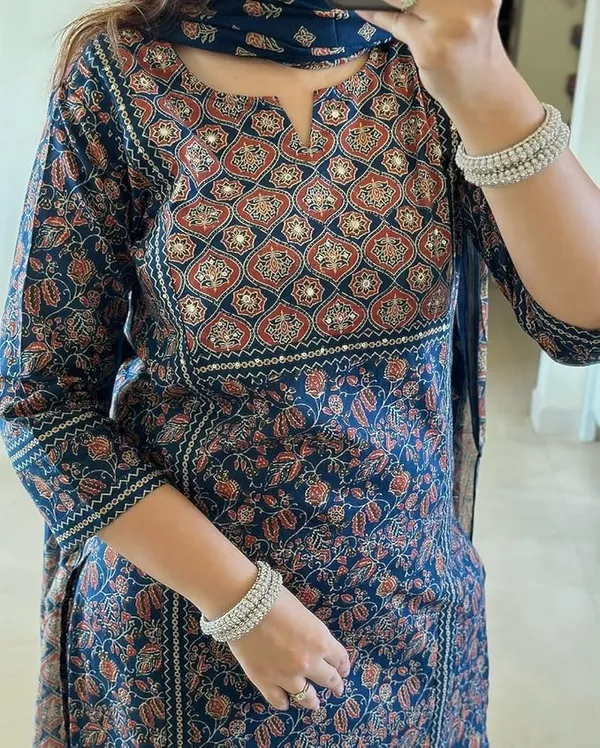 Navy_Blue_Cotton_Block_Printed_Kurti_With_Pant_And_Mulmul_Dupatta