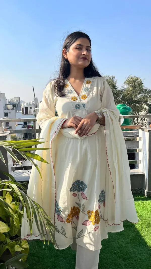 Cream_A-Line_Cotton_Kurta_Set_with_Malmal_Dupatta