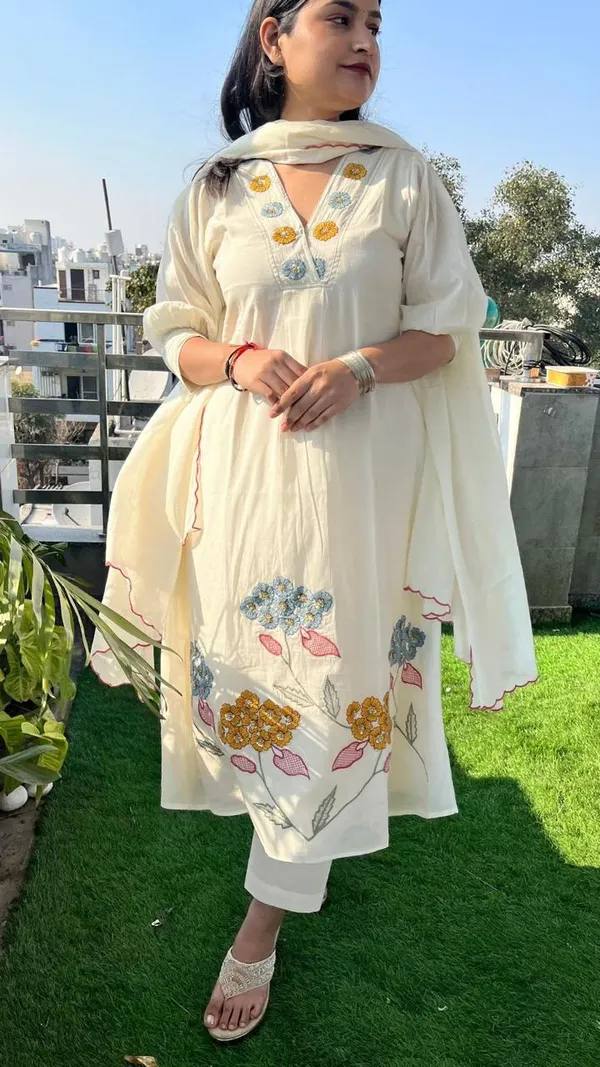 Cream_A-Line_Cotton_Kurta_Set_with_Malmal_Dupatta