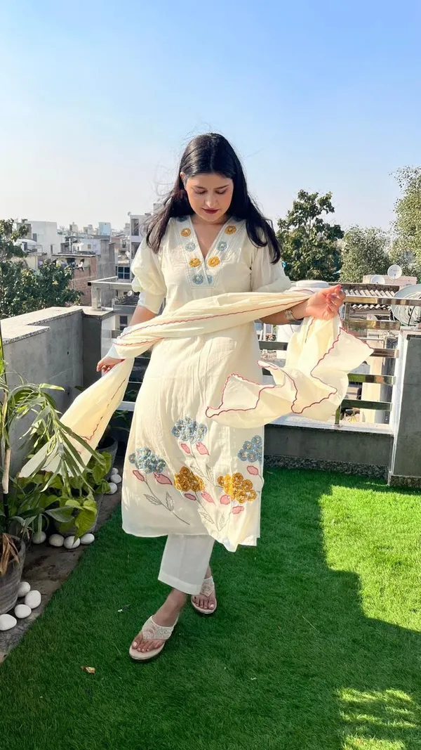 Cream_A-Line_Cotton_Kurta_Set_with_Malmal_Dupatta