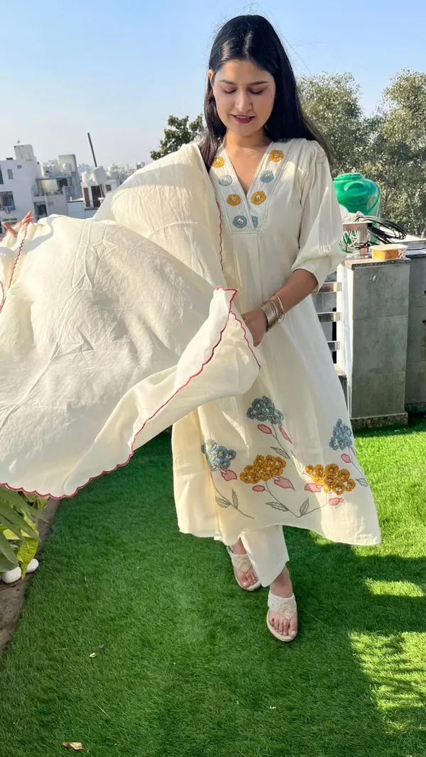 Cream_A-Line_Cotton_Kurta_Set_with_Malmal_Dupatta
