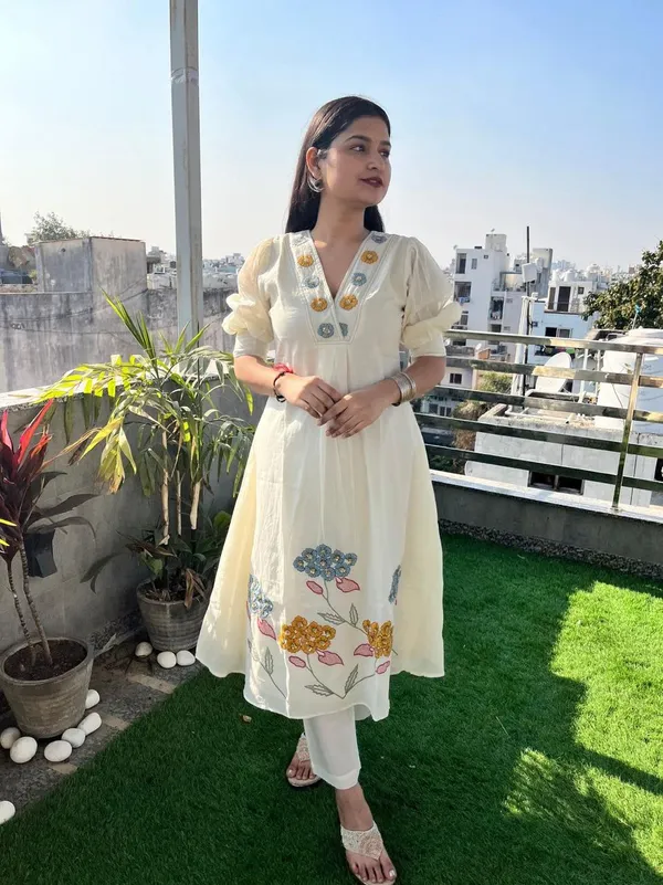Cream_A-Line_Cotton_Kurta_Set_with_Malmal_Dupatta