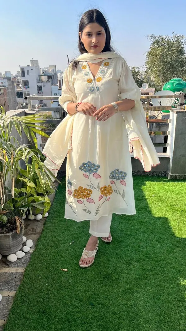 Cream_A-Line_Cotton_Kurta_Set_with_Malmal_Dupatta
