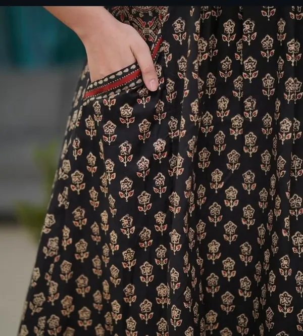 Black_Cotton_Mill_Printed_Anarkali_For_Women