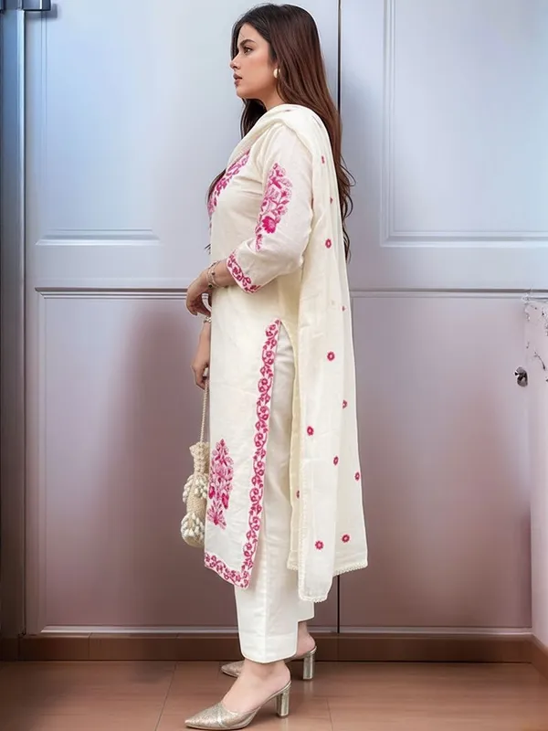 Kashmiri_white_embroided_kurta_pant_set_for_women