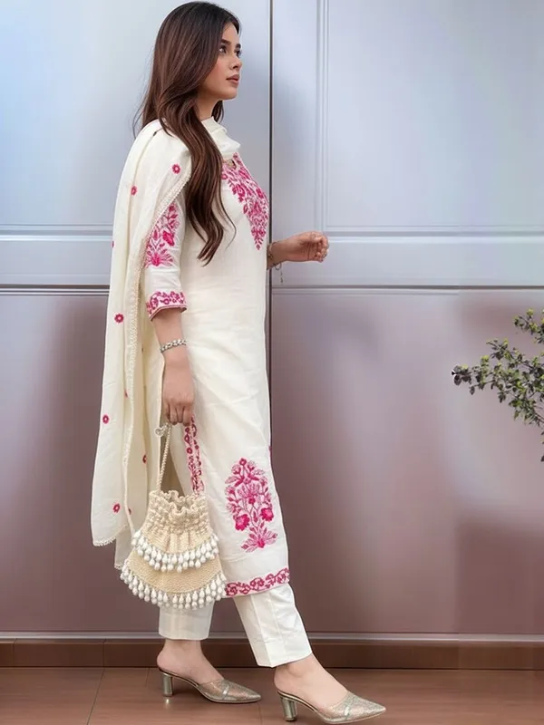 Kashmiri_white_embroided_kurta_pant_set_for_women